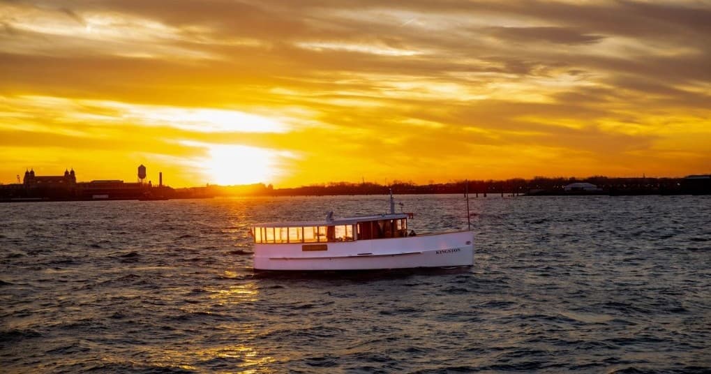Sunset Cocktail Cruise with Classic Harbor Line in New York City