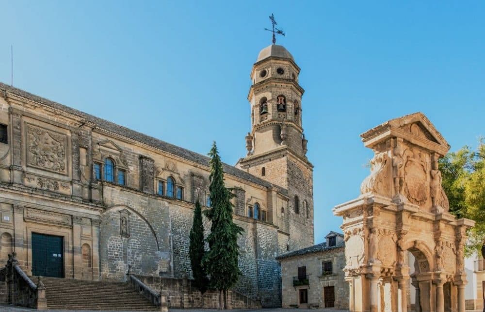 Outdoor City Tour: Discover Úbeda with Turistour