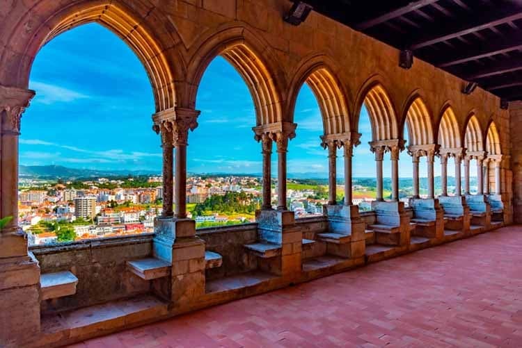 Leiria & Batalha Monastery Tours by Silver Coast Travelling