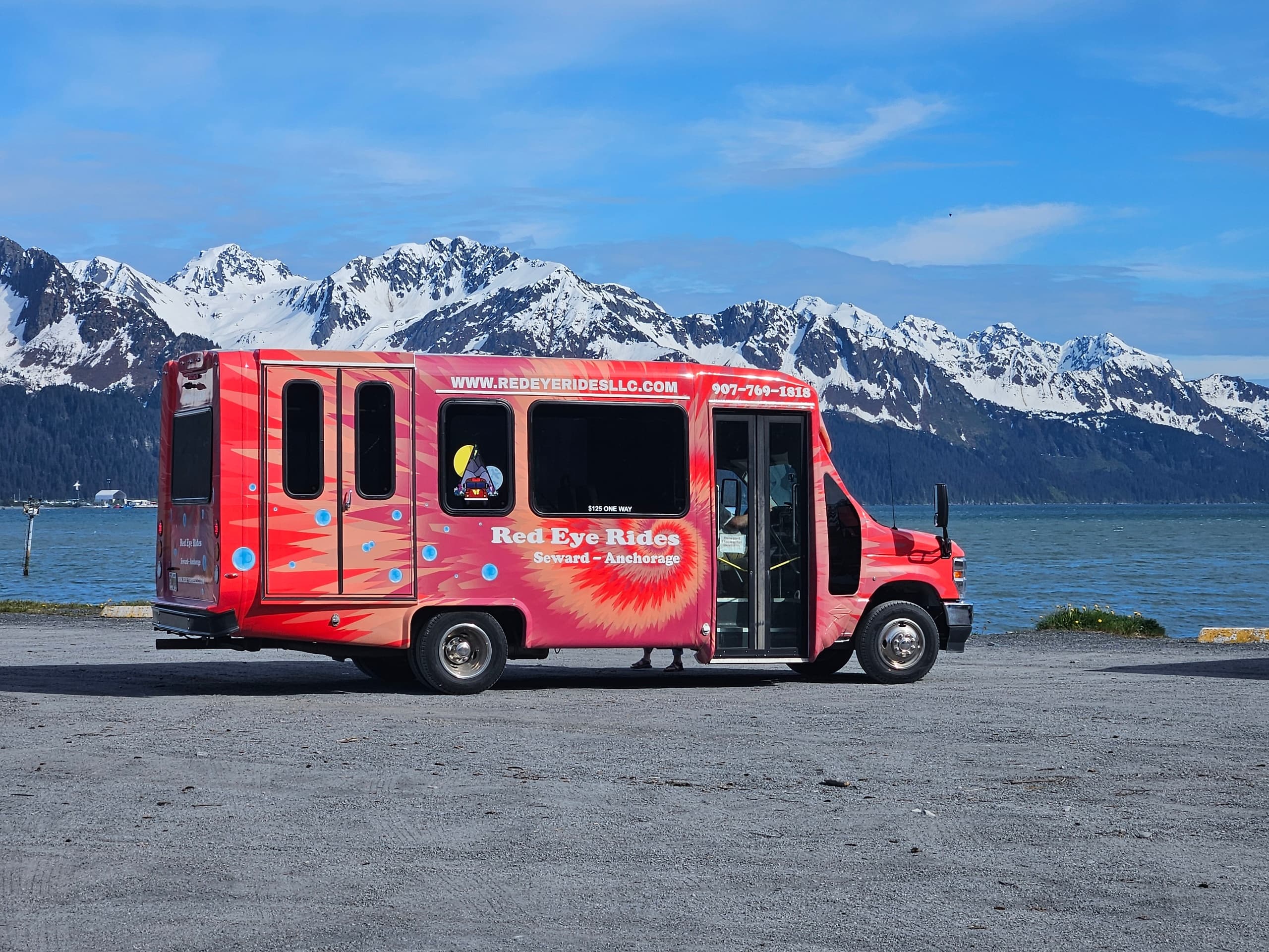 Scenic Alaska Shuttle: Kenai to Anchorage with Red Eye Rides