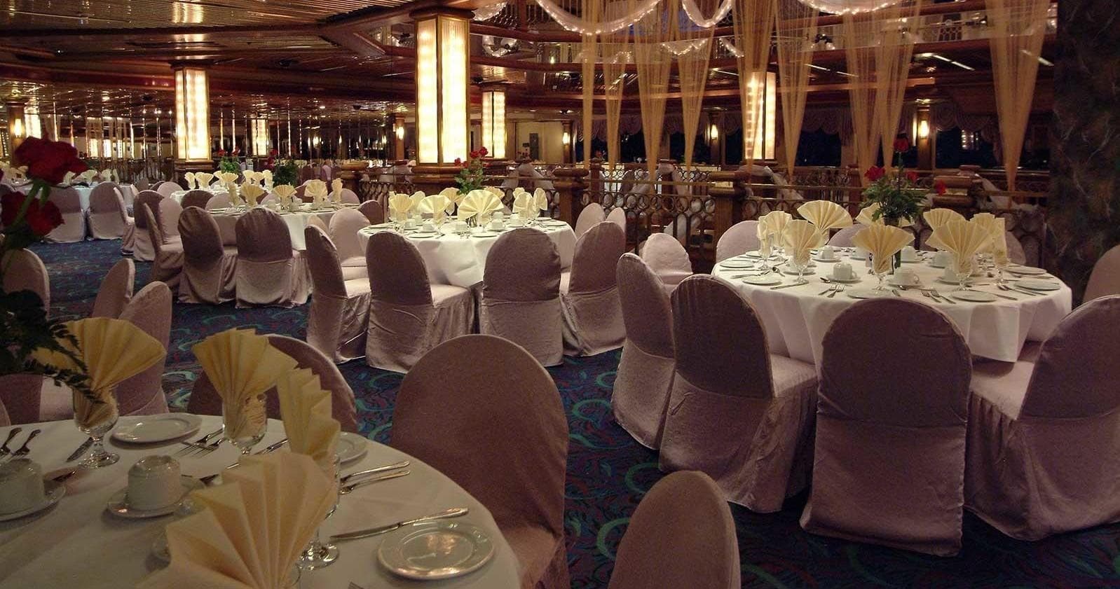 Perth Amboy Dinner Cruise: Romantic Saturday Evening