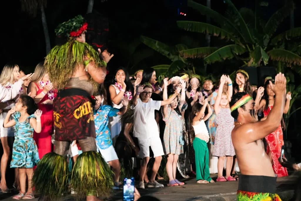 Chief Sielu’s Paradise Experience: Kapolei Luau, Fire-Knife Show & Island Feast