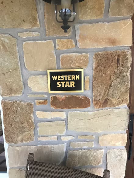 Western Star Cabin: Rustic Texas Getaway Near Brenham's Rolling Prairies