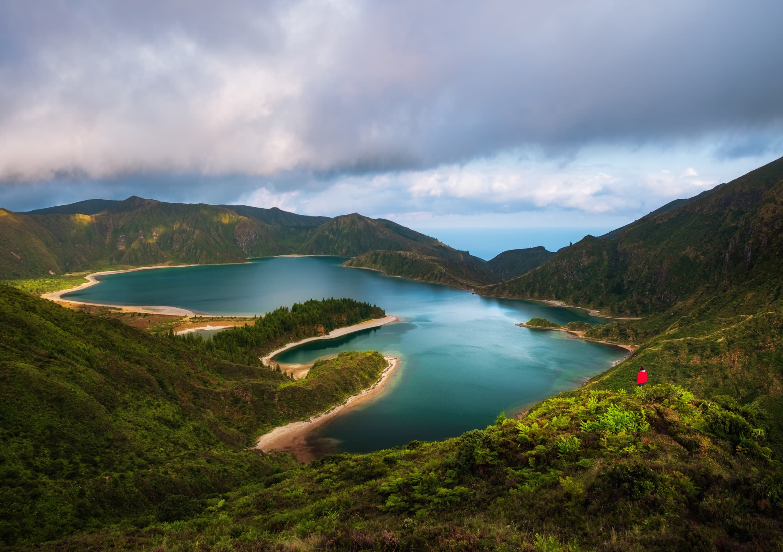 Passeio de Carrinha à Lagoa do Fogo with Futurismo Azores