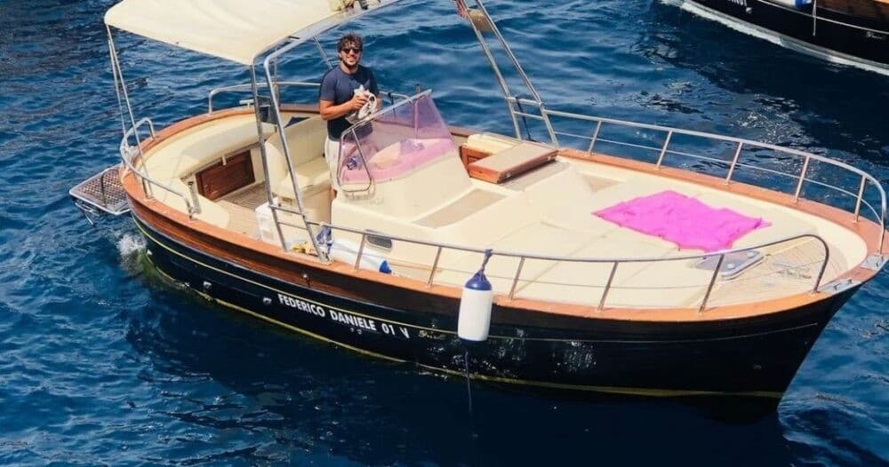 Capri Small-Group Boat Tour: Swim Caves, Faraglioni and Limoncello