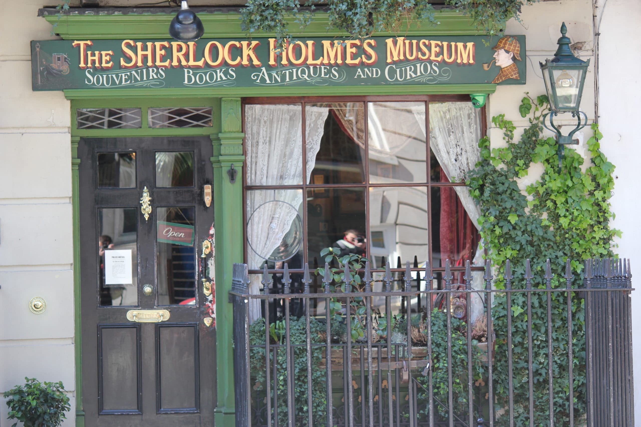 Land Adventures: Sherlock Holmes Tour in London