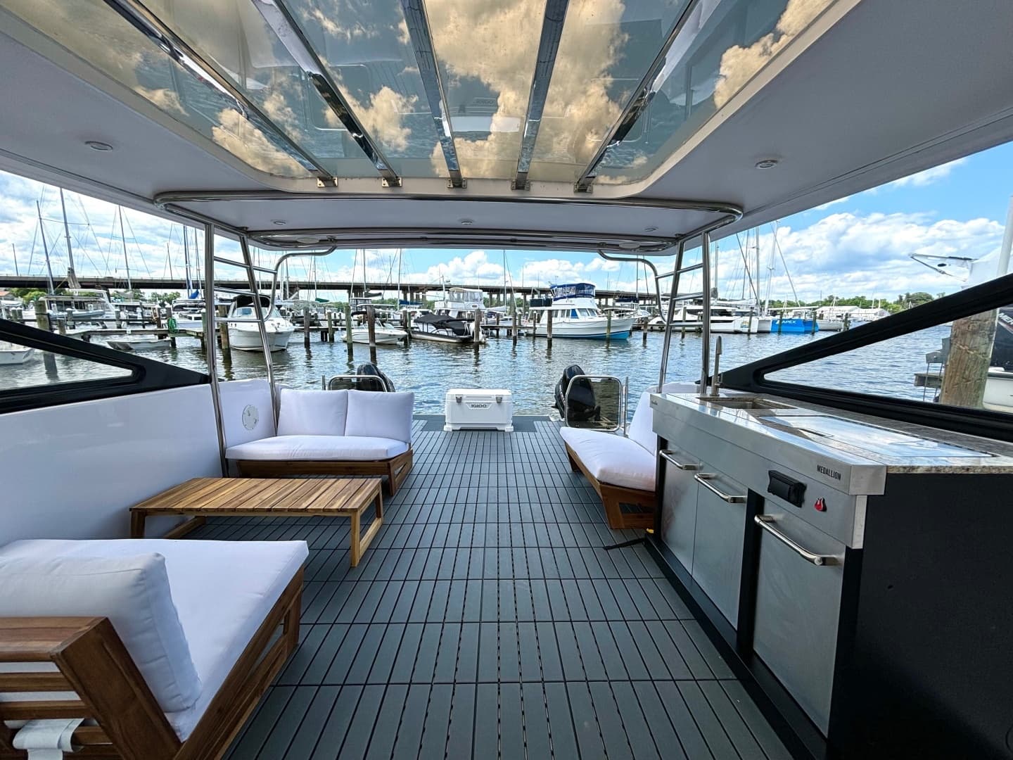 8-Hour Gemini Yacht Charter to Crab Island on the Emerald Coast photo 2