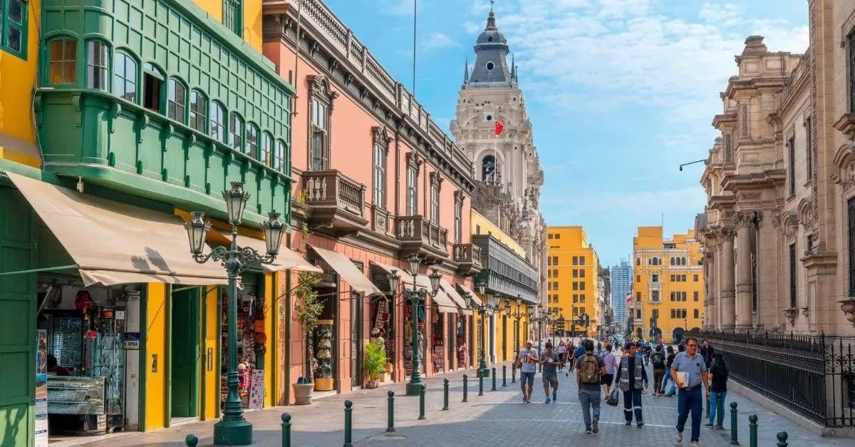 VIP Barranco Street Art Walk: Private Guided Murals Tour in Lima