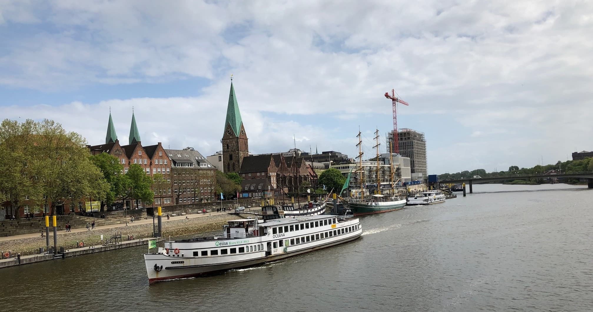 Water-Activities: Scenic Boat Ride with Hal Över in Bremen