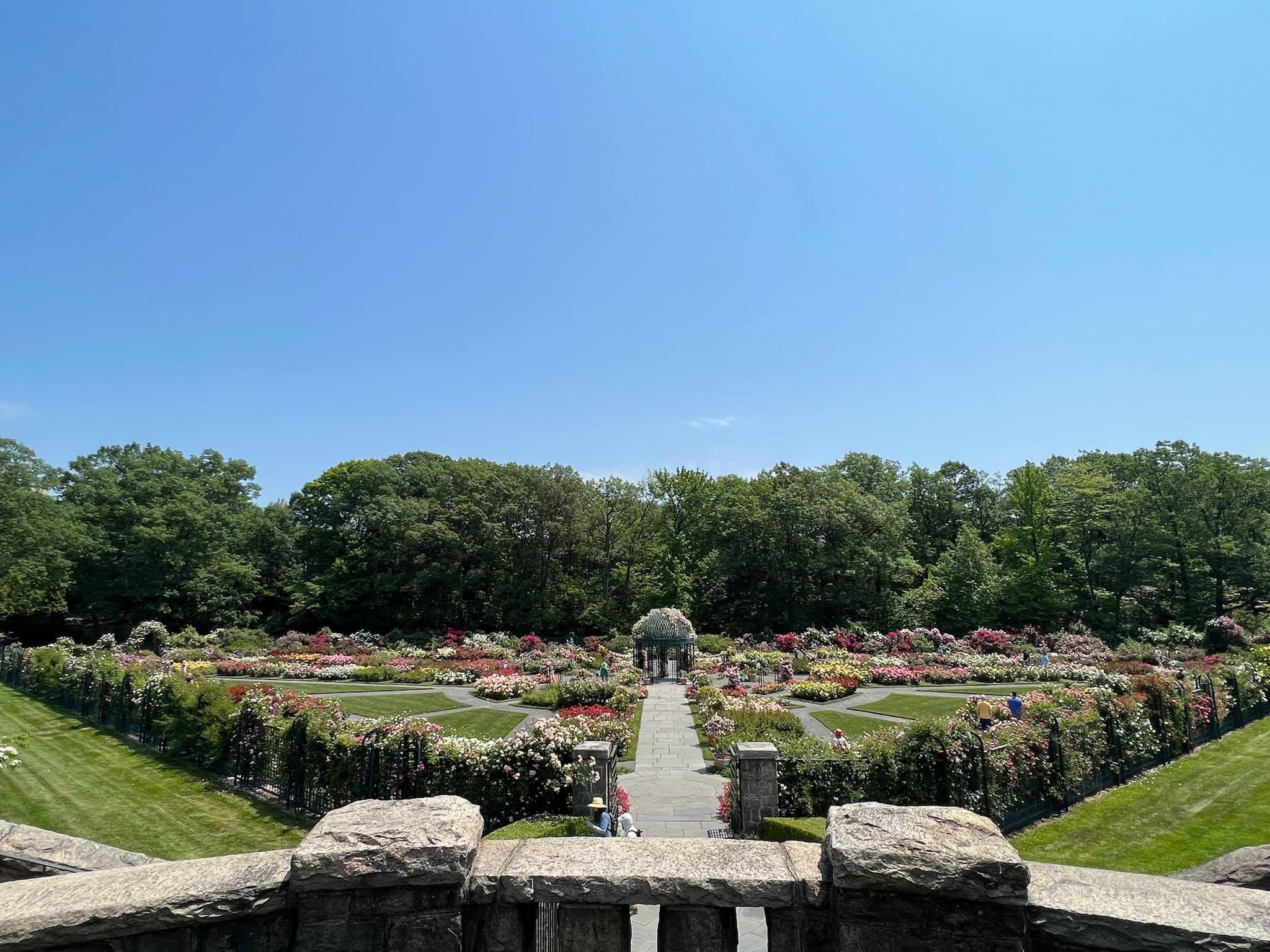 Explore Bronx Zoo & NY Botanical Garden from Rhode Island
