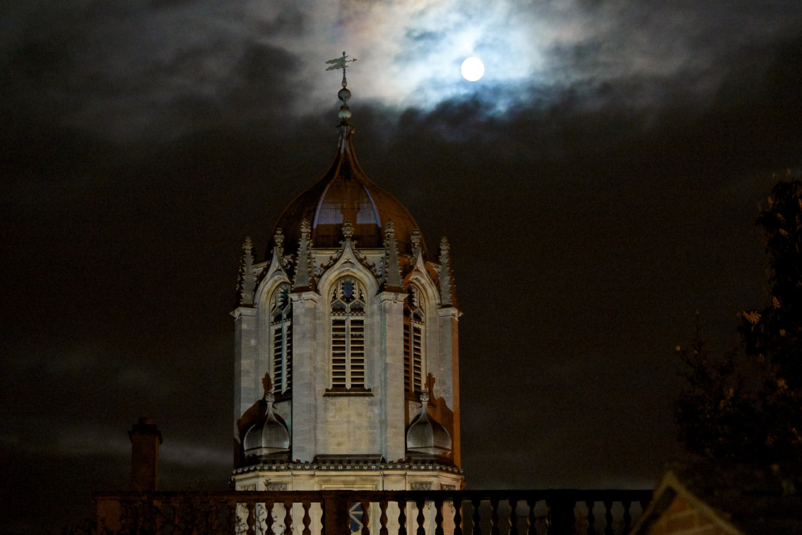 Night shot of dome and moon over Oxford skyline, atmospheric