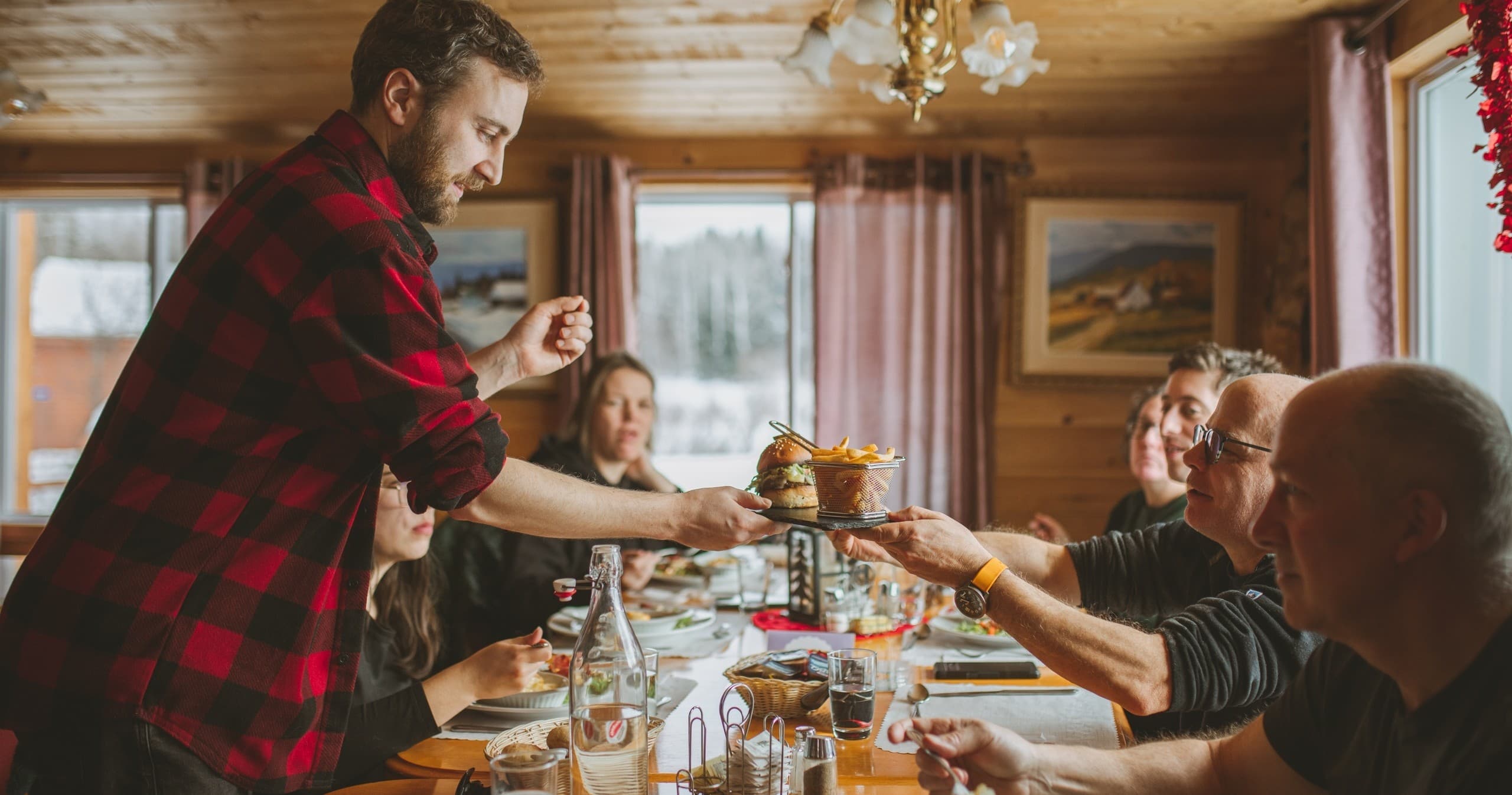 Rustic Dining Experience at Chalets Villégiature & Pourvoirie Daaquam