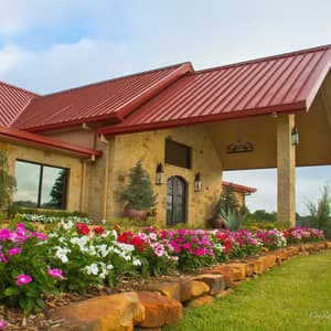 Cowboy Corrall I Cottage: Authentic Ranch Stay at Rockin' Star Ranch in Brenham, Texas