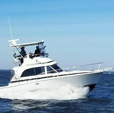 Sportfishing cabin cruiser cutting through blue ocean waters