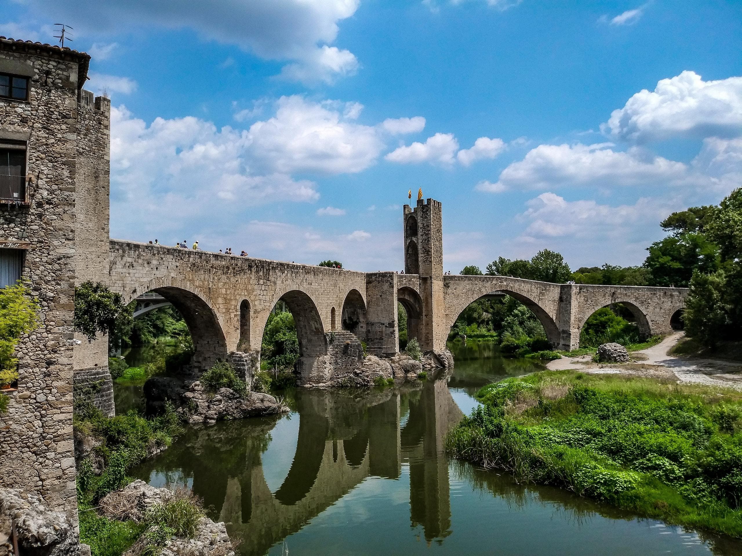 Historic Village Walks with Girona Explorers in Besalú