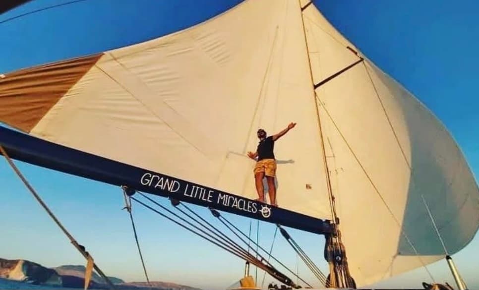 Cocktail Sailing in Santorini with Grand Little Miracles