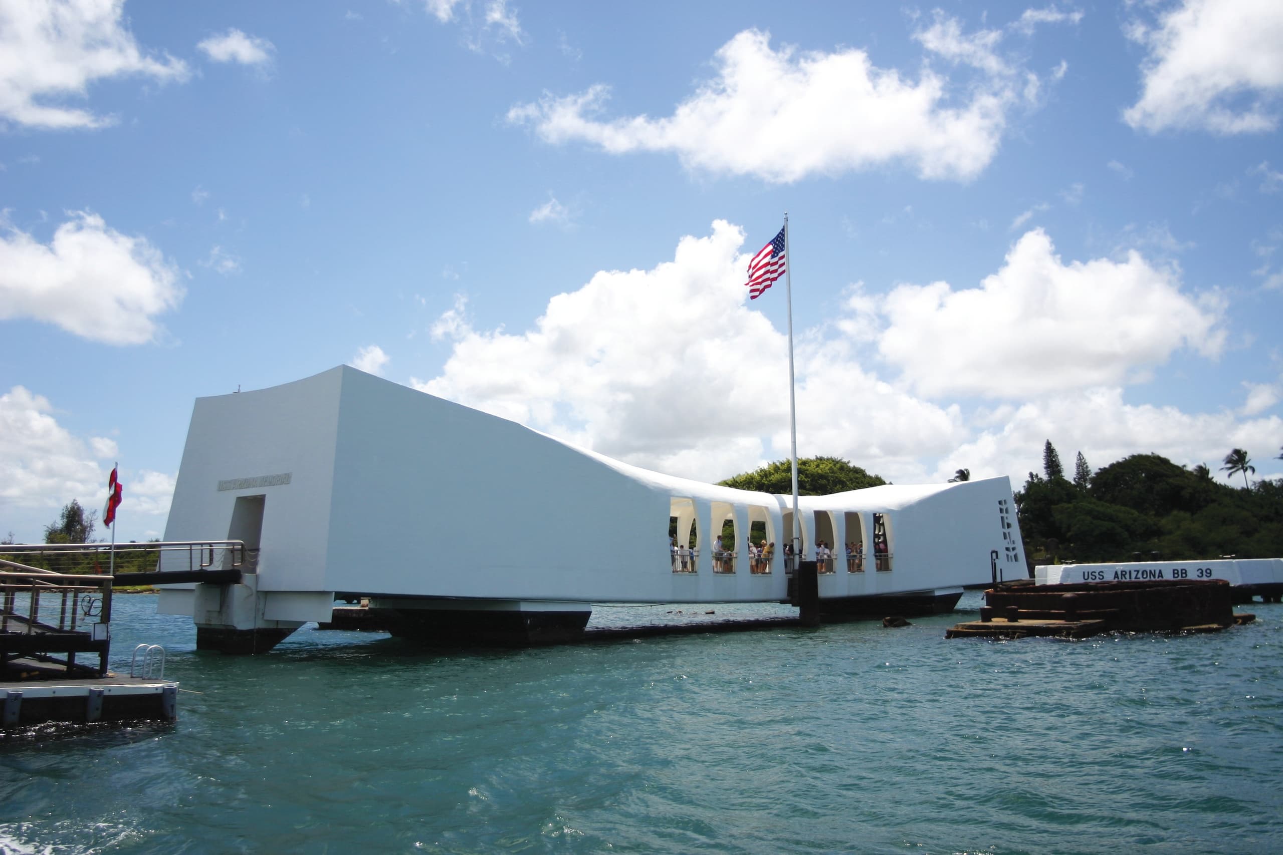 Pearl Harbor & Honolulu History Tour by Polynesian Adventure
