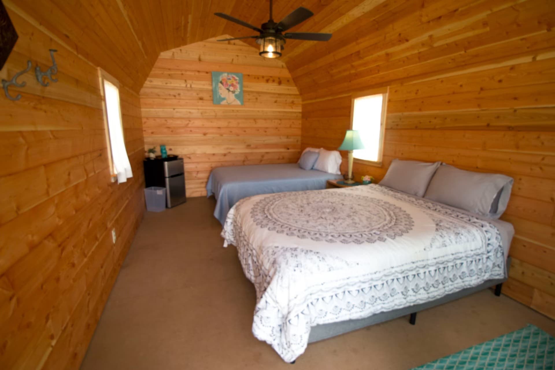 The Owl Cabin: Dog-Friendly Stay with Hot Springs Access in Hot Springs, Montana