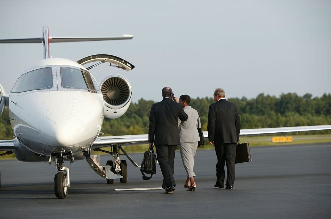 Luxury Airport Transfers with Amadeus Royal Limousine Inc.