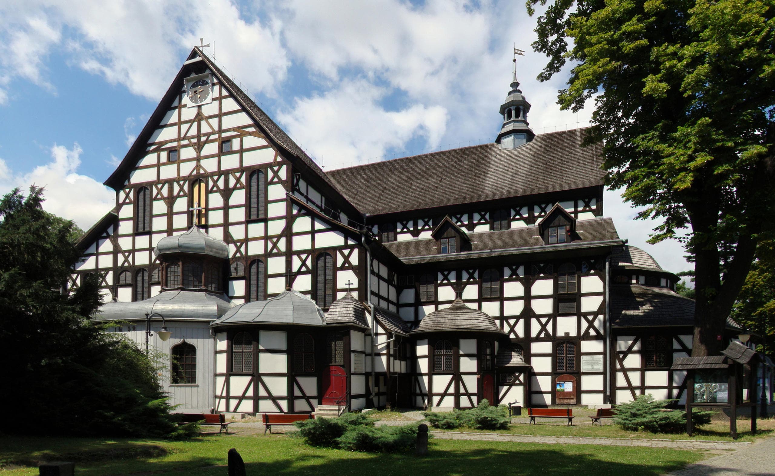 Cultural & Historical Tours with Destino Polonia Tours in Wrocław