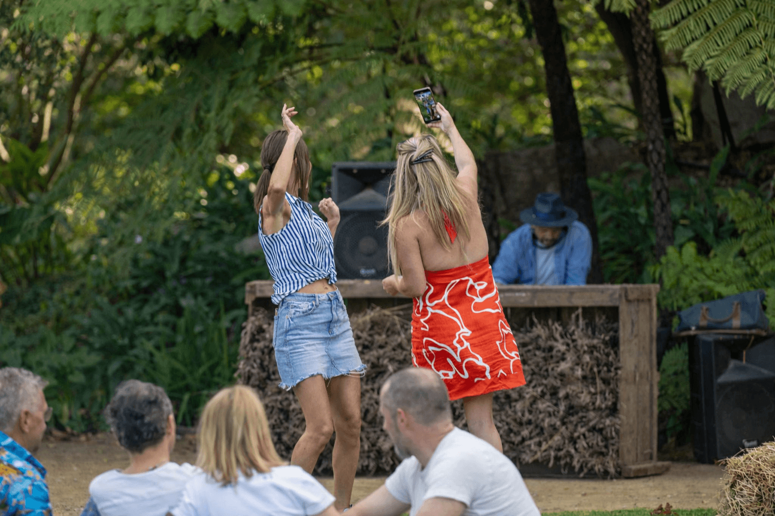 Mid-Summer Sounds at Ashcombe Maze: Pizza, Wine & Live Music in Shoreham photo 2