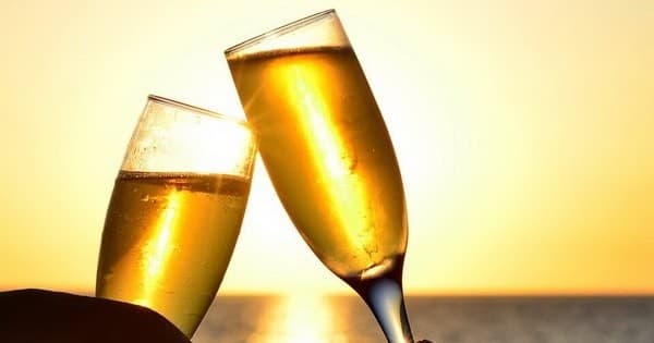 Water-Activities in Darwin: Sunset Dinner Cruise at Spirit of Darwin