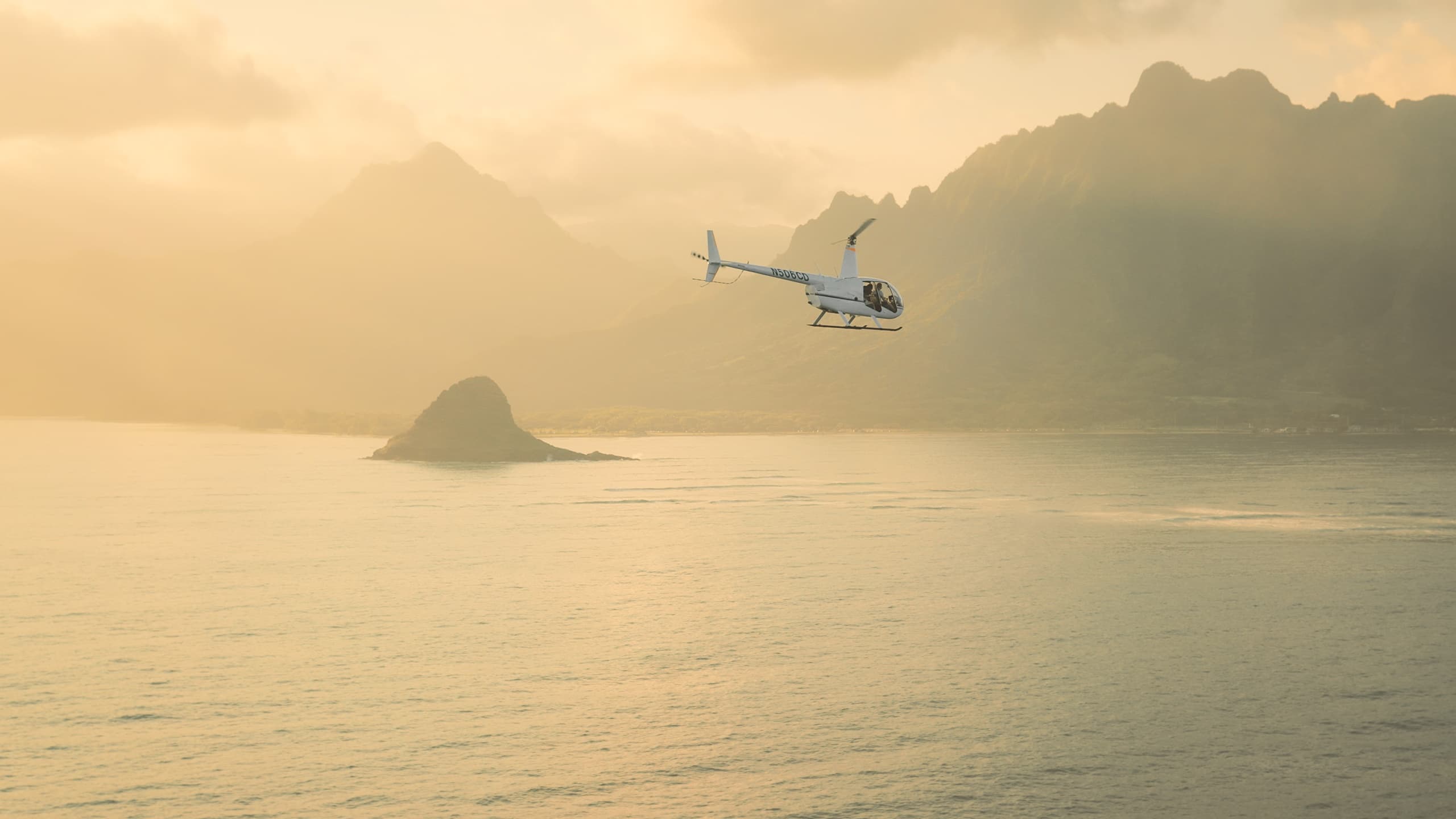 60 Minute Private Helicopter Flight Over Honolulu, Hawaii