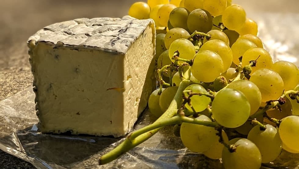 Charlottenburg Public Tour: Market Bites, German Beer & Artisan Cheese in Milano photo 1