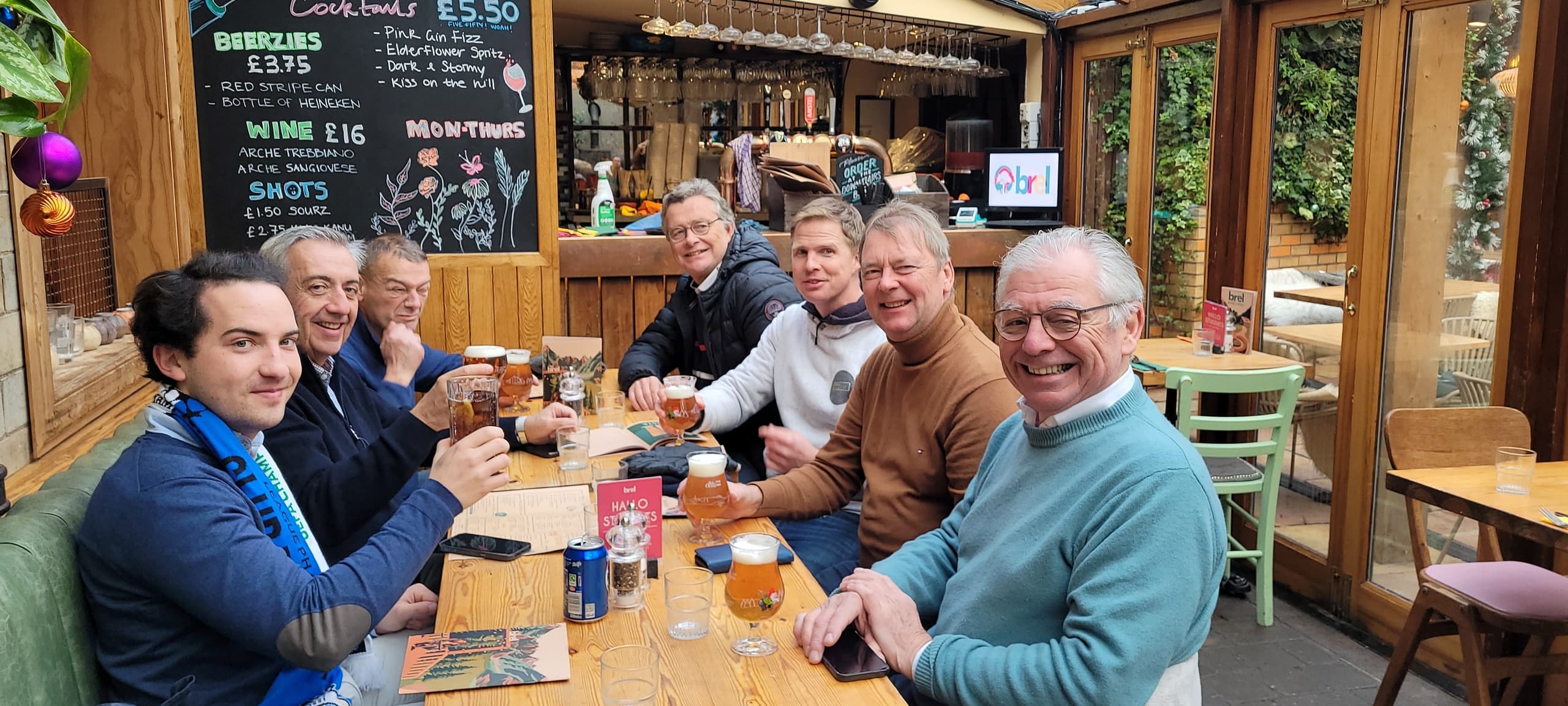 Glasgow Evening Walk: Street Art, Social History & Whisky Tasting