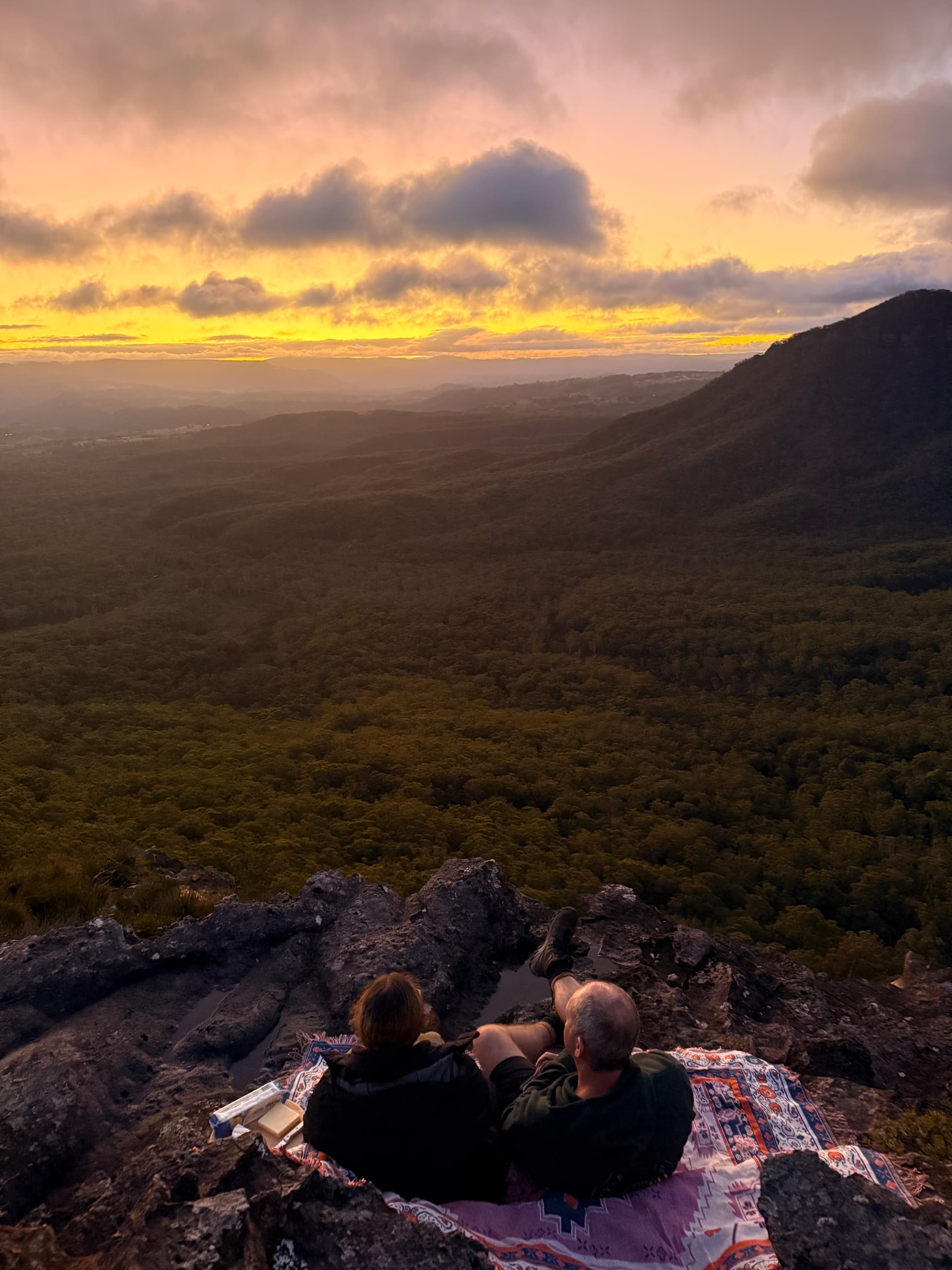 Experience the Magic: Blue Mountains Guided Sunset Tour in a Restored Army Truck