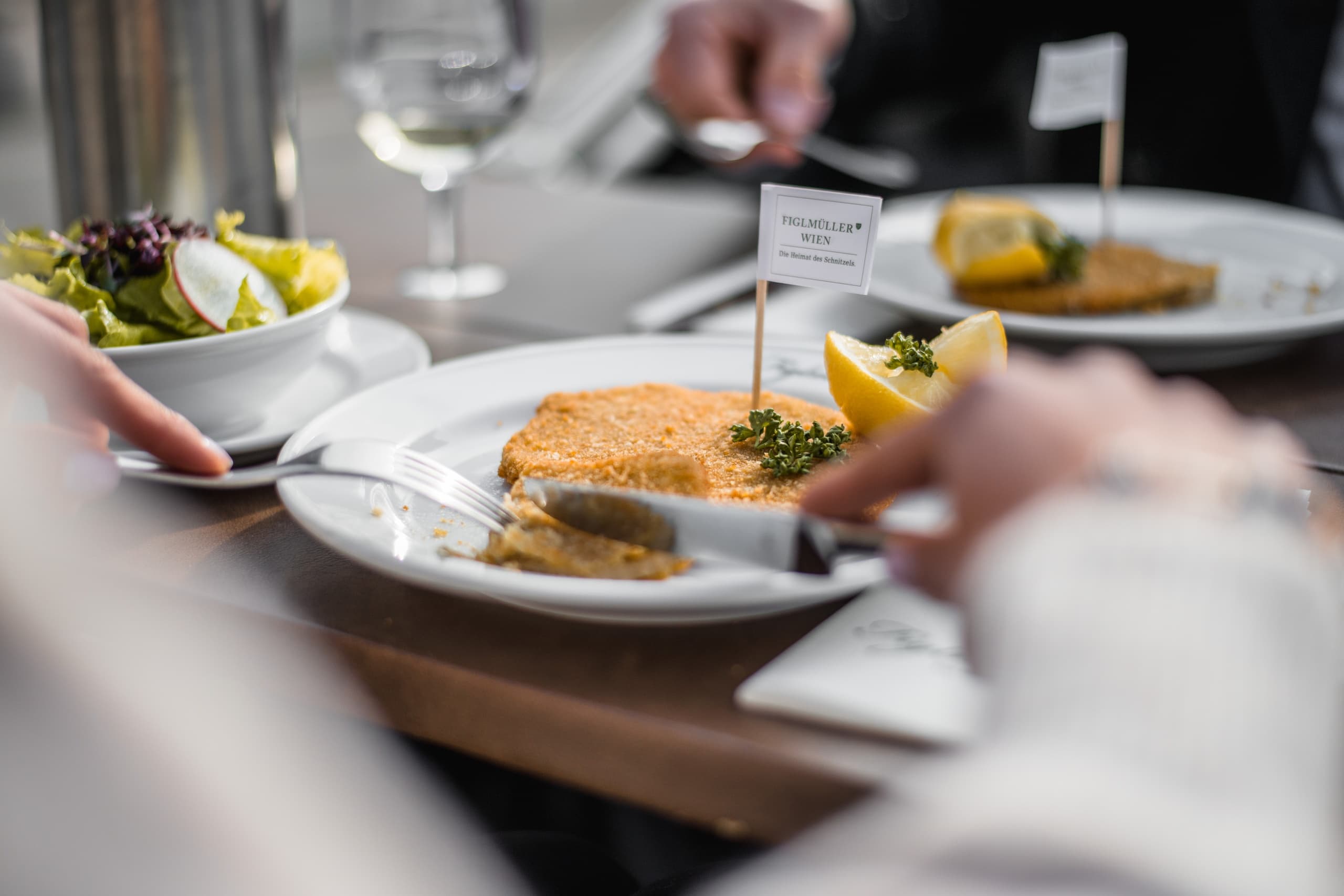 Vegan Culinary Tour in Electric Vintage Cars by Wien mal anders