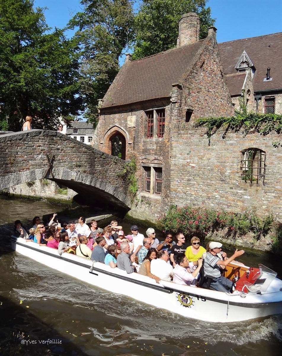 Explore Bruges on Foot — Relax on the Canals: 2.5-Hour Guided Walking Tour & Canal Cruise photo 1
