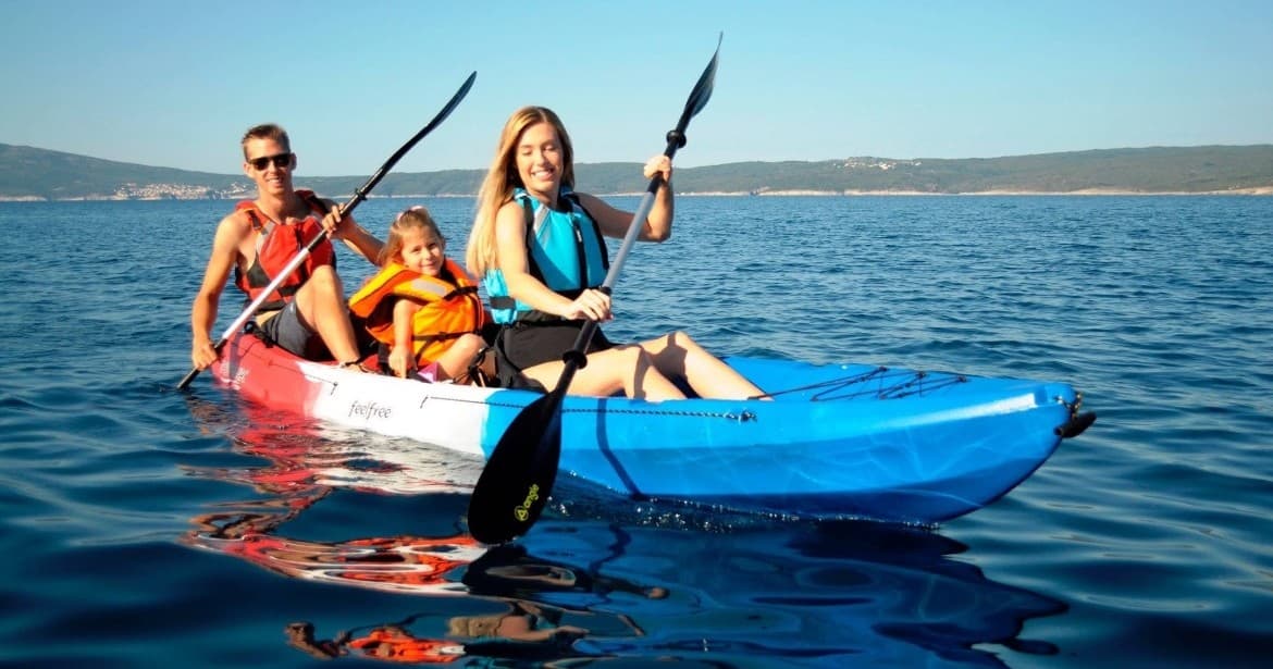 Paddle Uvala Slana: Half-Day Kayak Rental in Selce, Croatia