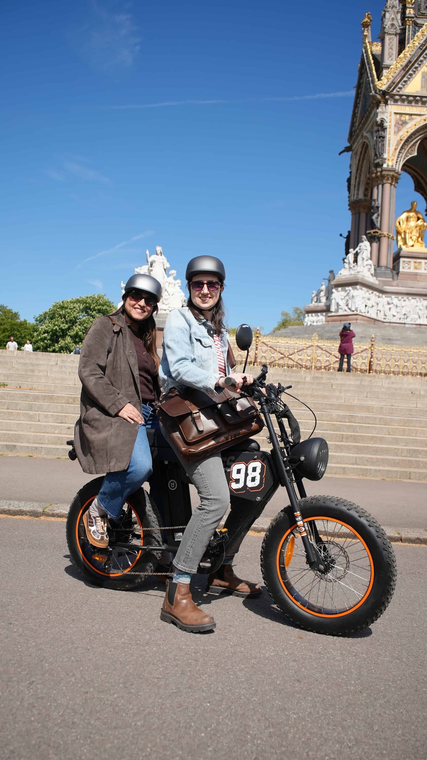 VIP Royal London Chauffeured Experience: Private Artefacts and Landmark Stories