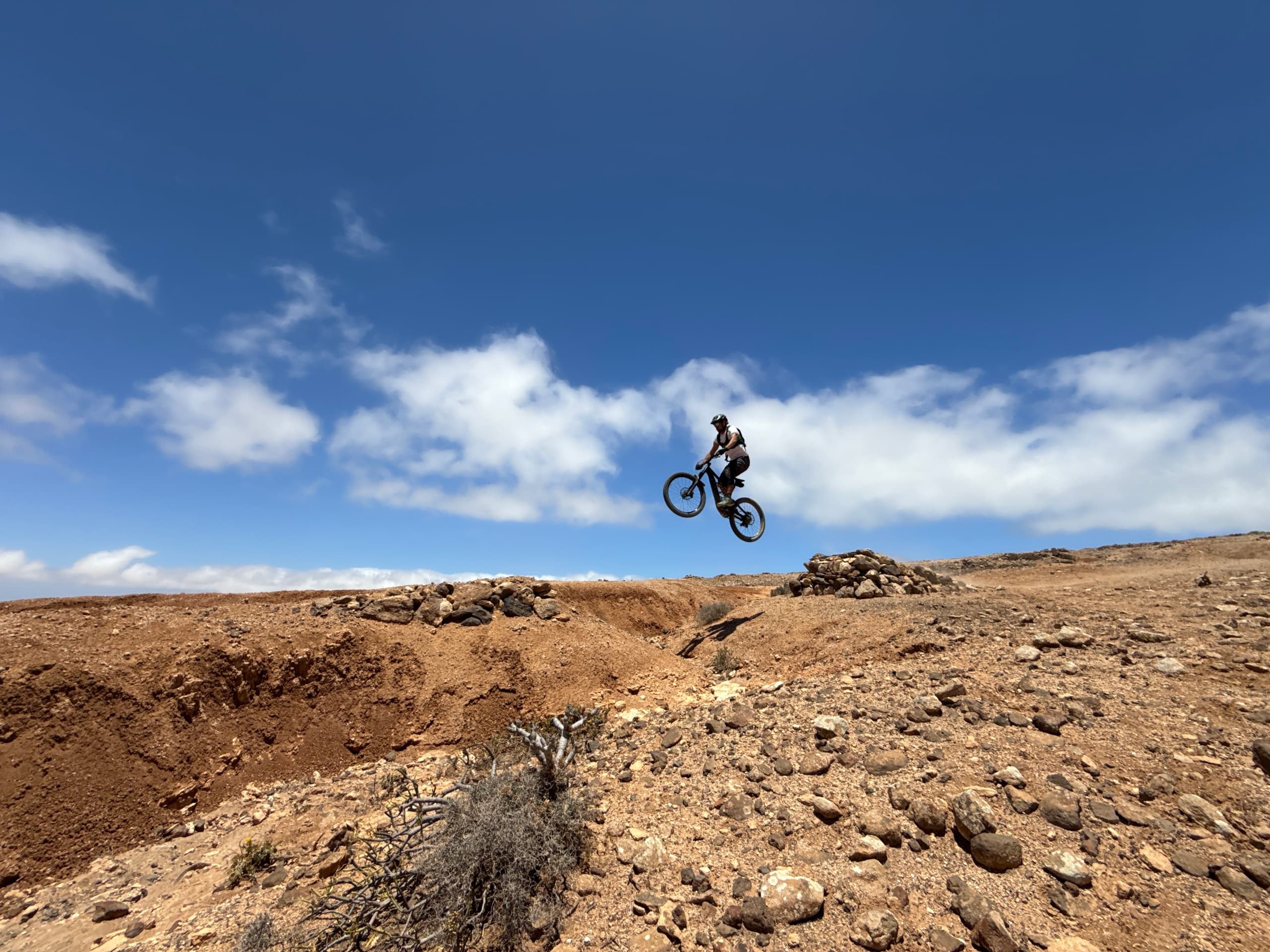 E-Enduro in Corralejo: Guided E-MTB Rides on Fuerteventura Volcanic Trails