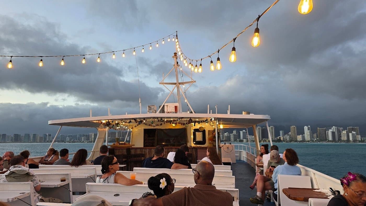Sunset Dinner Sail Waikiki: Prince Kuhio Cruise with Diamond Head Views photo 1