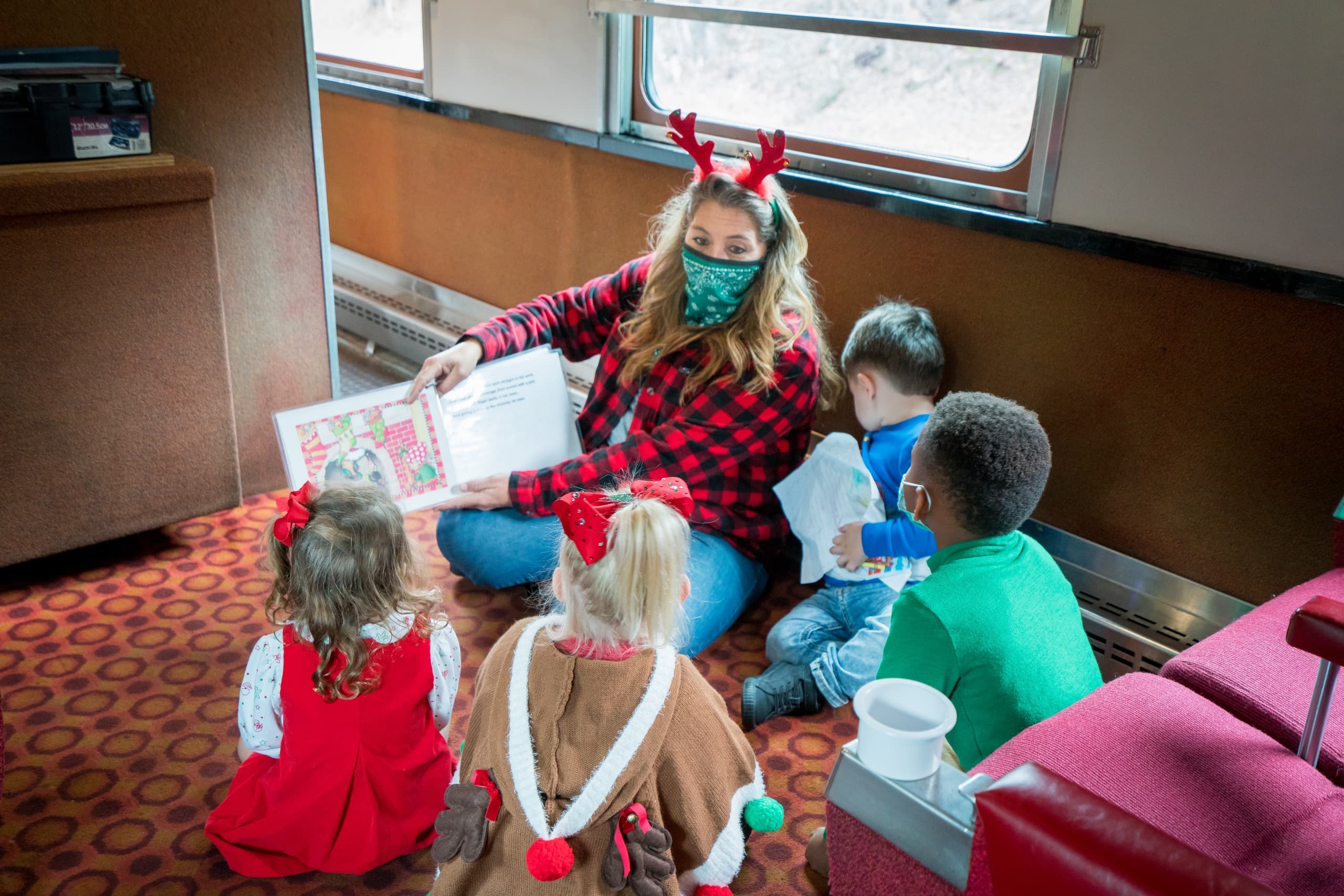Blue Ridge Holiday Train Ride: 4-Hour Closed Coach with Santa and Hot Chocolate photo 2