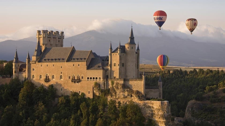 Hot-Air Balloon Over Segovia: Fly Above the Roman Aqueduct, Cathedral & Alcázar