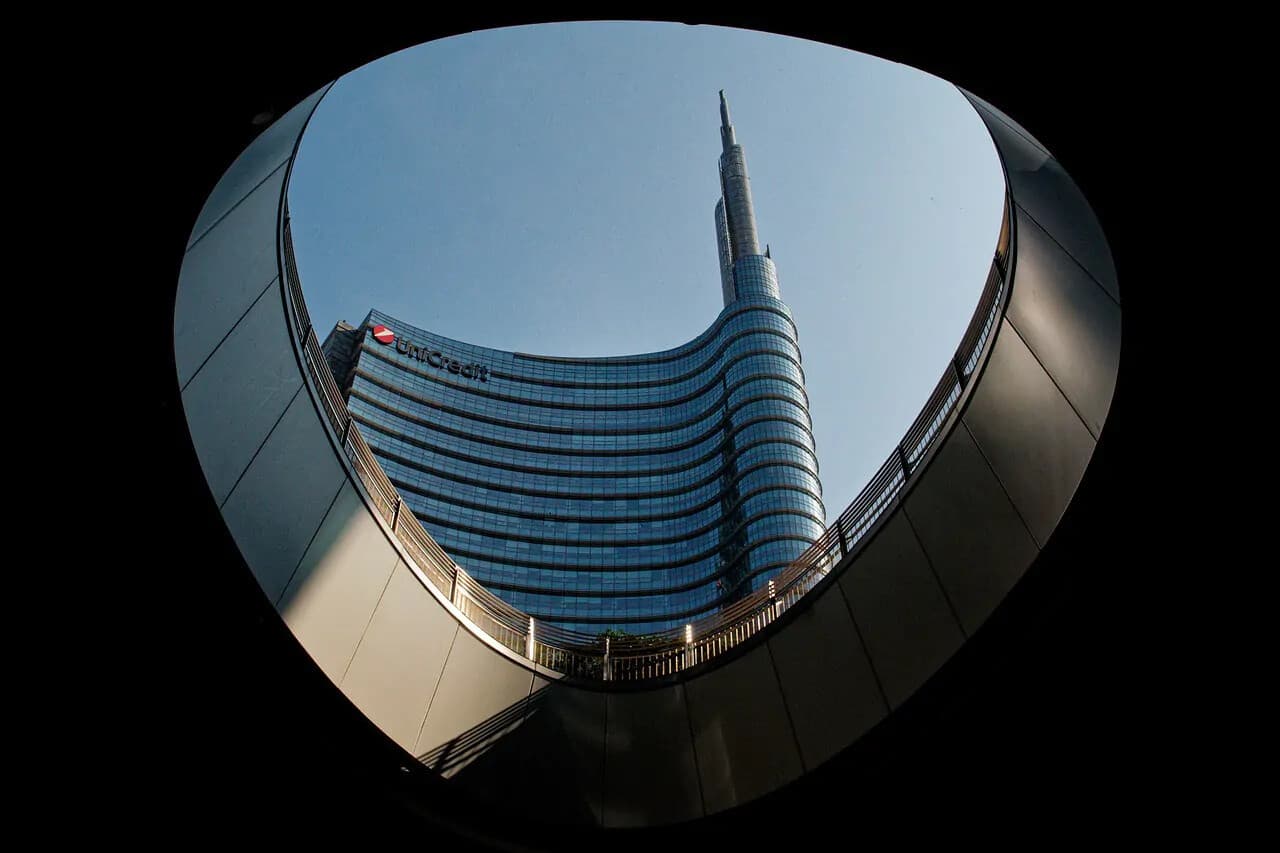 Urban Trek in Milan: Brera to Porta Nuova Walking Tour and Aperitivo