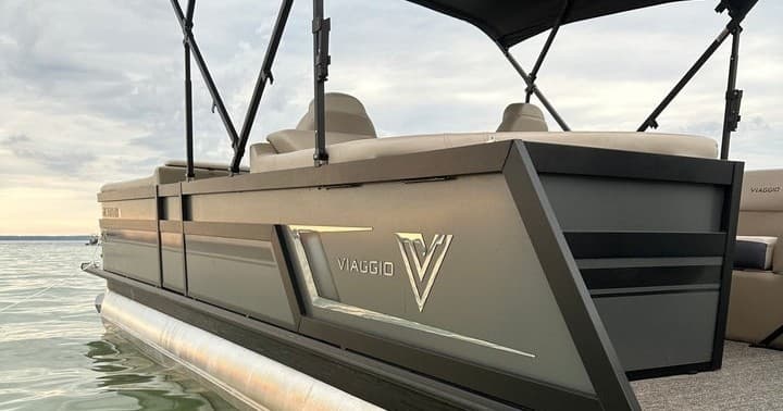 Pontoon 11 Seater Boat Rental in Roscommon, Michigan