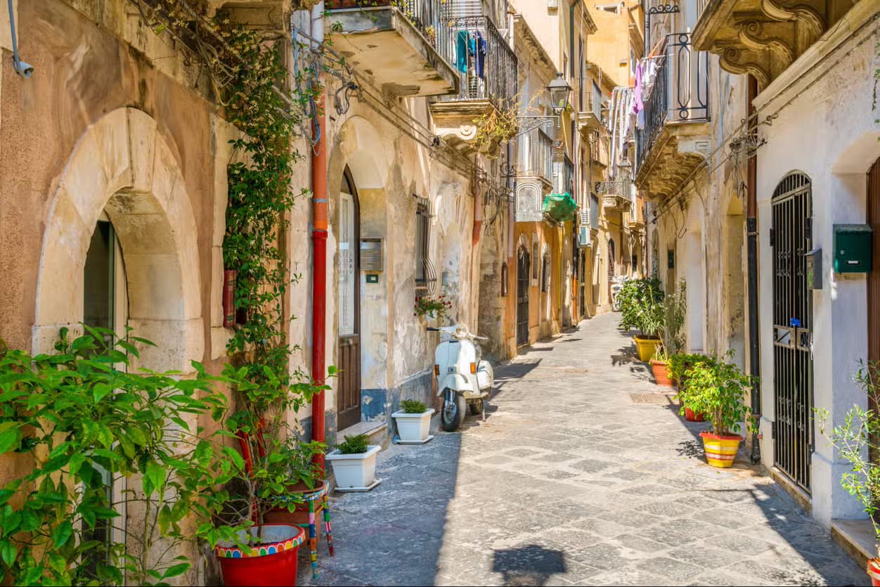 Siracusa Walking Tour Highlights with Agorà Palermo