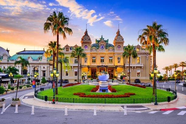 Short Riviera Tour: Monaco, F1 Circuit and Èze in Four Hours