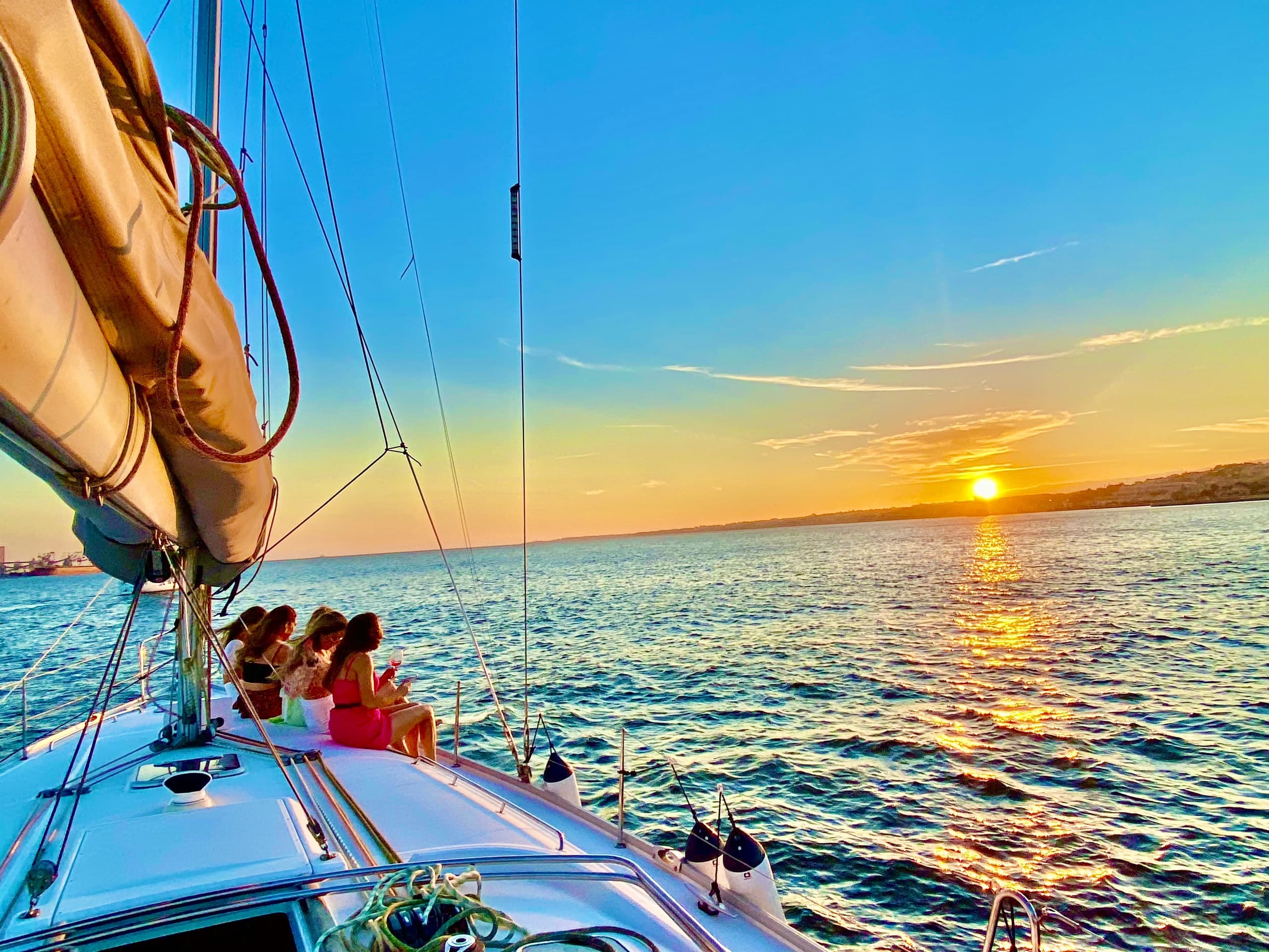 Experience the Magic of Lisbon’s Sunset on a Scenic Boat Tour