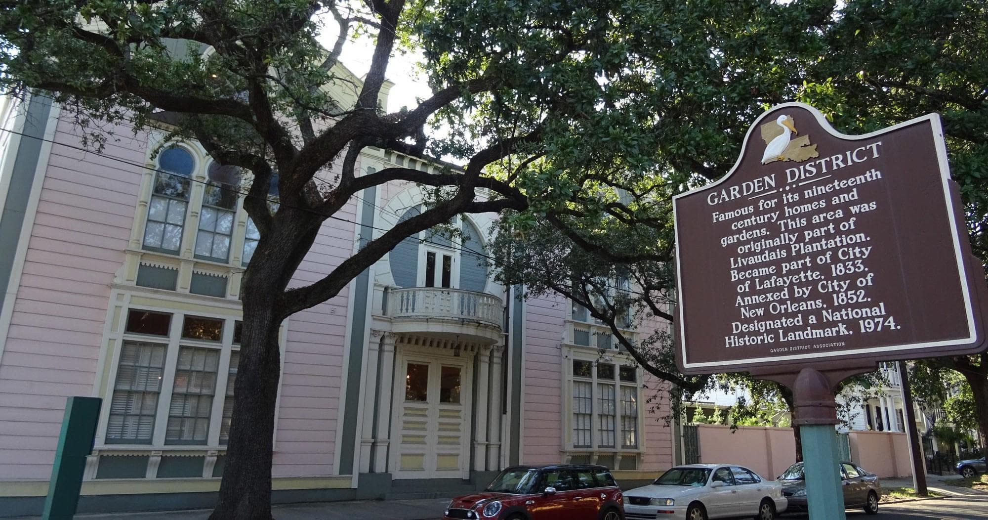 Garden District Tour by New Orleans Architecture Tours