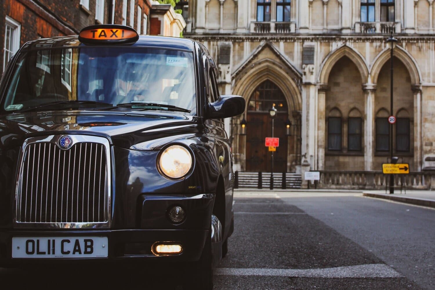 Discover Real London: Iconic Half-Day Black Taxi Tour