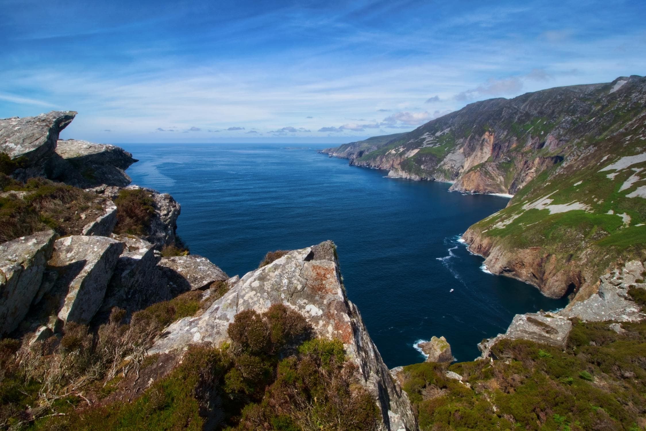 Panoramic coastal headlands and cliffside hiking in Ireland