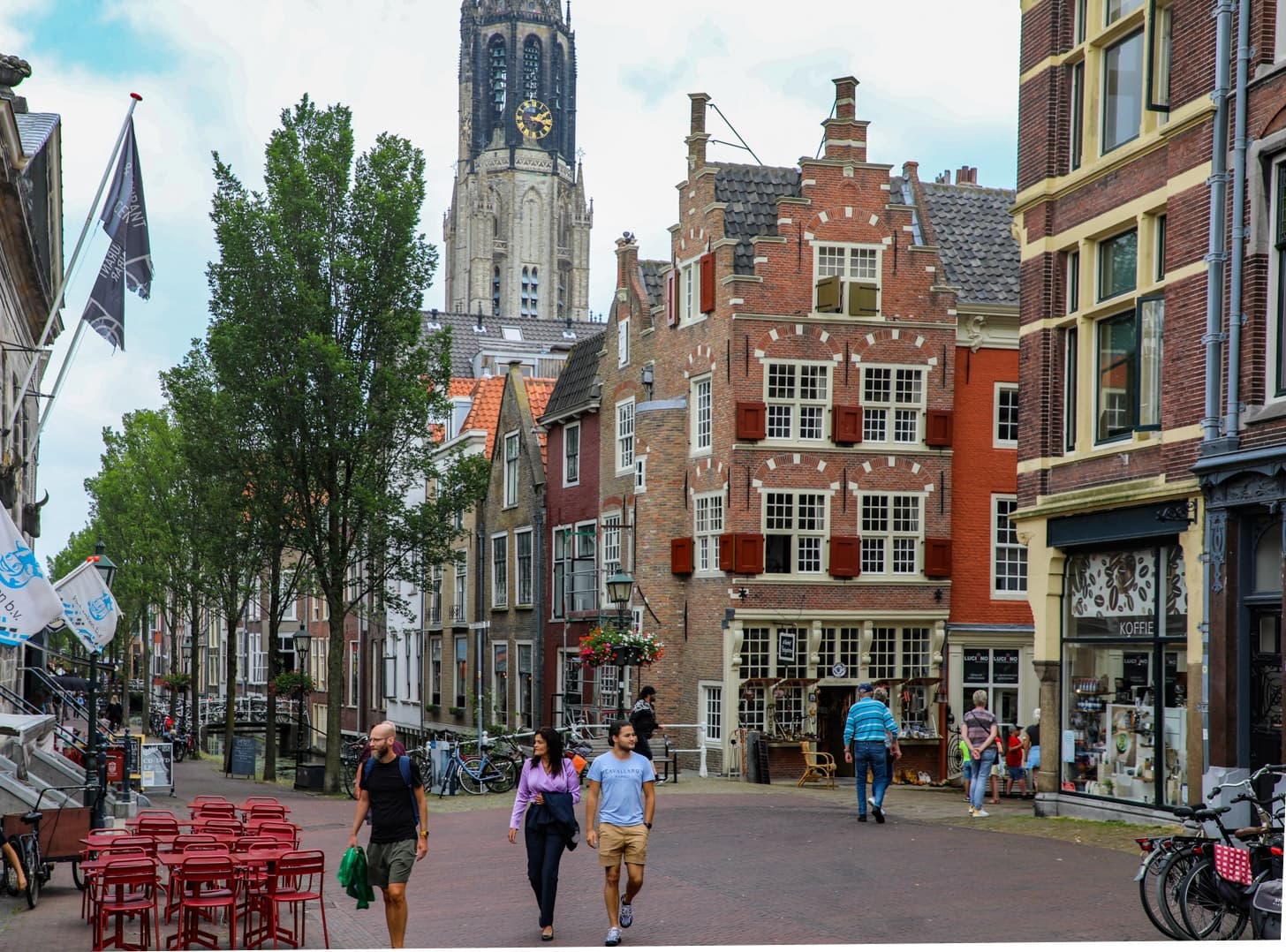 Historic Delft Walking Tour + Royal Delft by Discover Delft