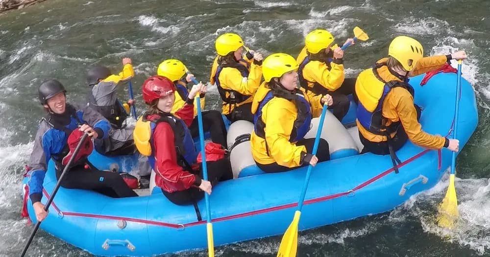 Team-Building Whitewater Rafting on the Slocan River — Castlegar Adventures