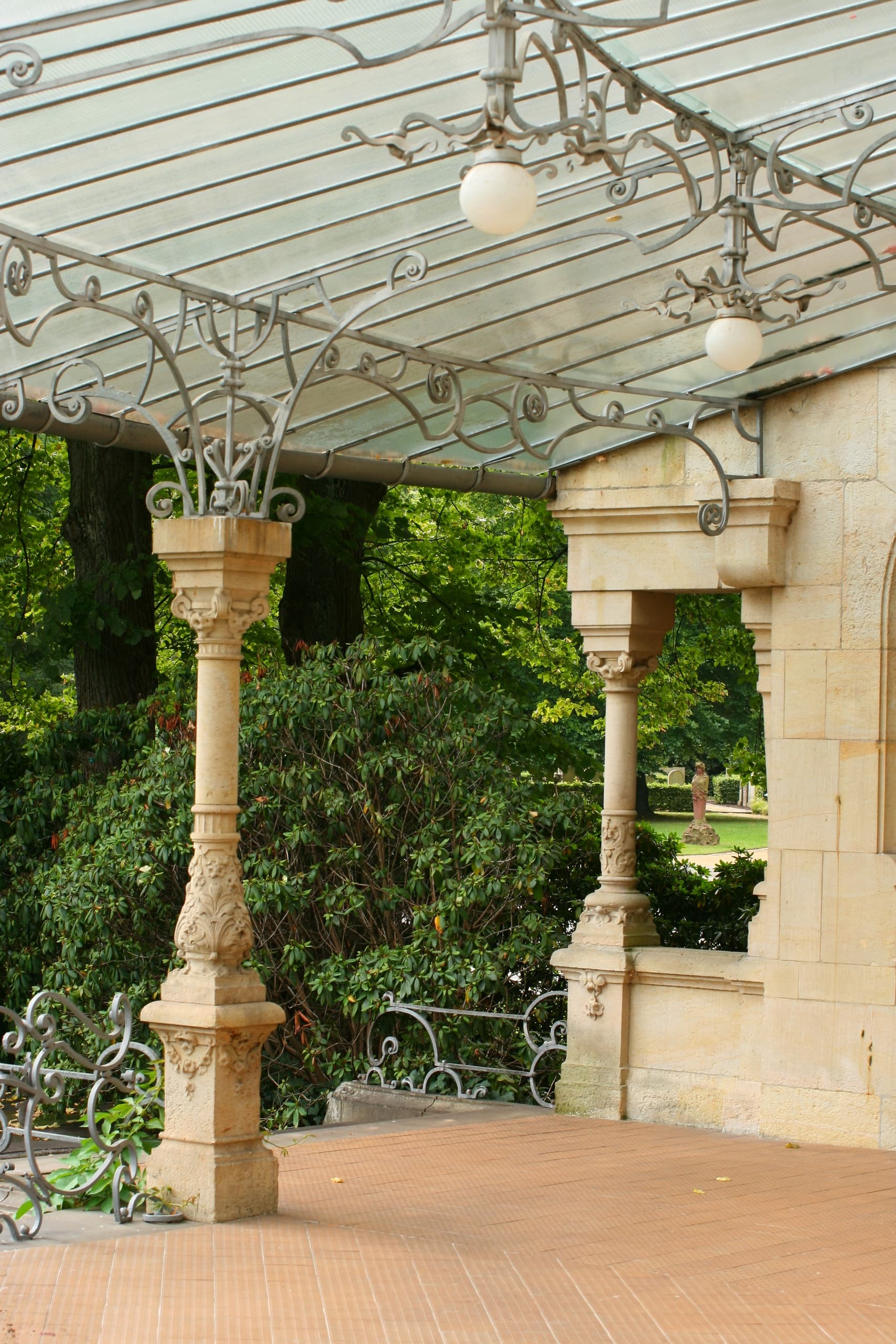 Cultural Walk & History Tour of Ohlsdorfer Friedhof