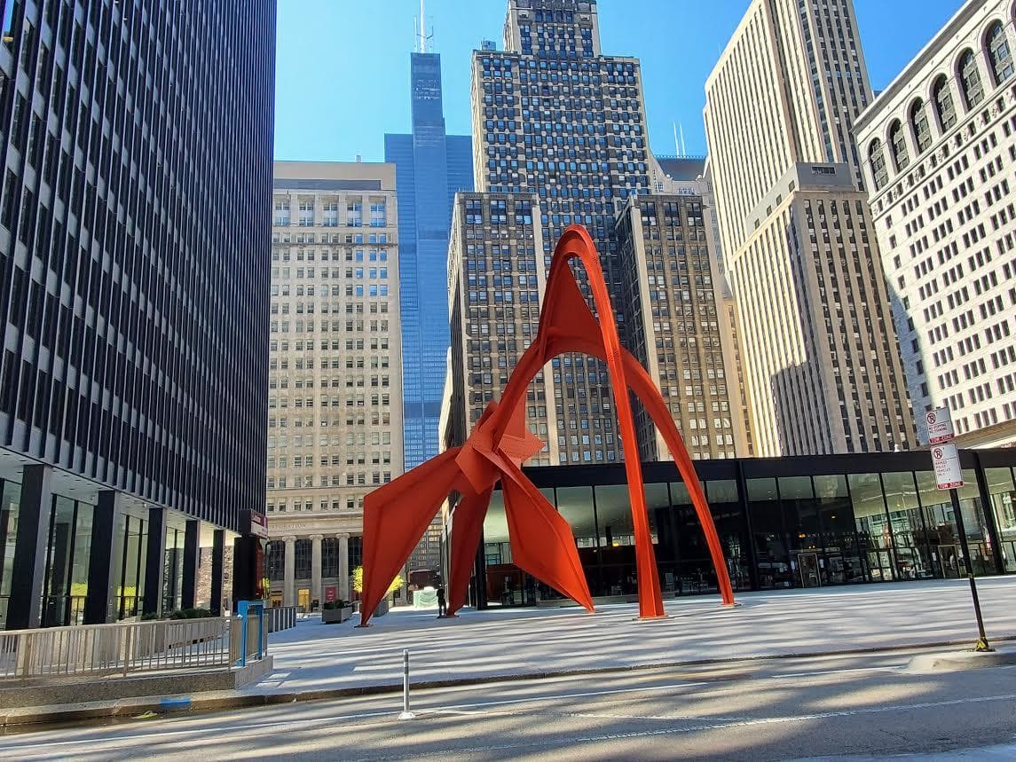 Explore Chicago's Iconic Sights on the City Mini Bus Tour